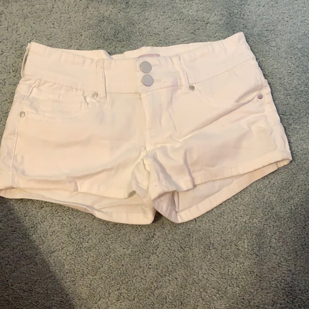 Size 7: White fairly new Love Revival jean shorts